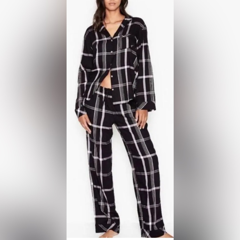 Victoria secret pajamas set